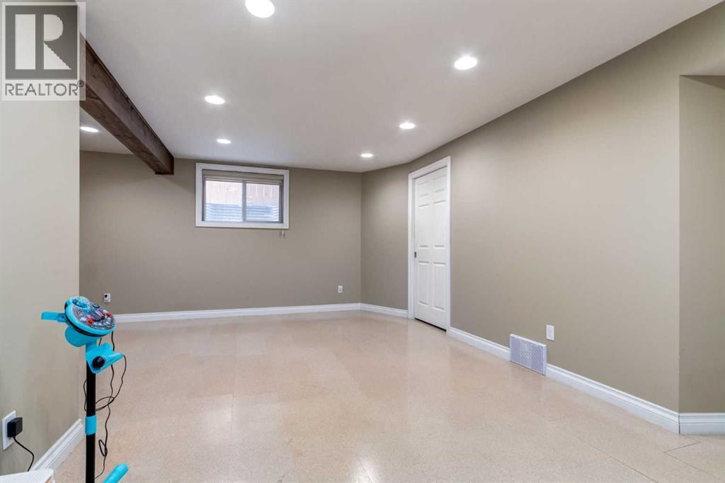 Single Family House for Sale in  Tuscany Drive NW Tuscany Calgary 