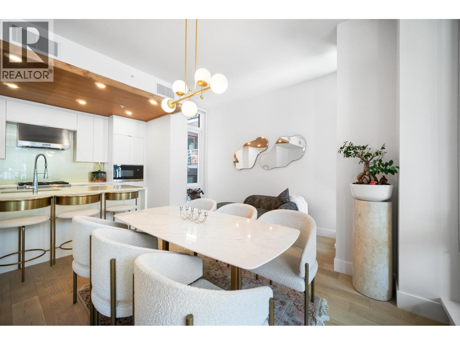 301 6697 NELSON AVENUE, West Vancouver