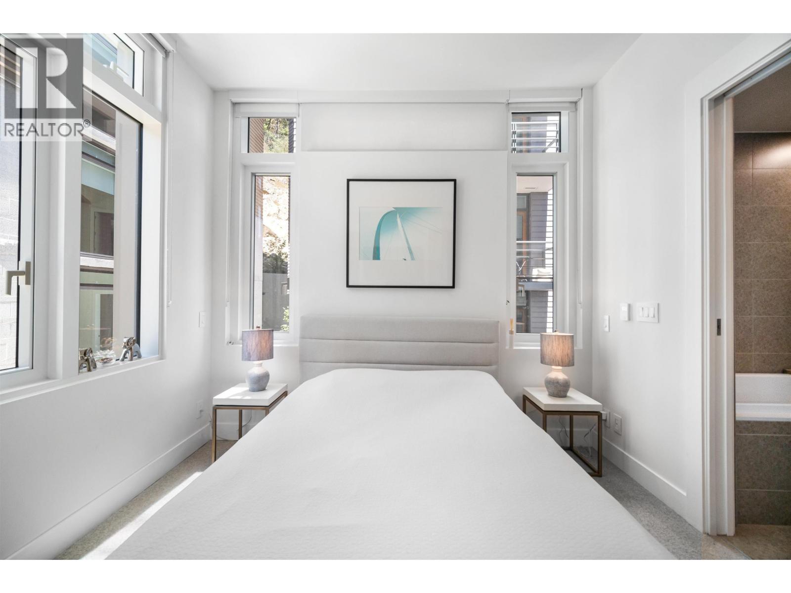 301 6697 NELSON AVENUE, West Vancouver