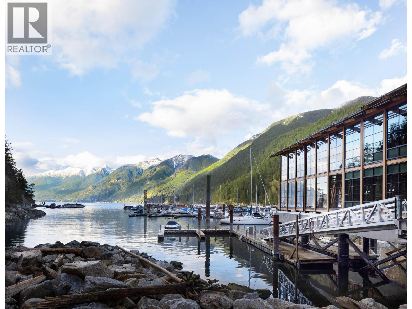 301 6697 NELSON AVENUE, West Vancouver