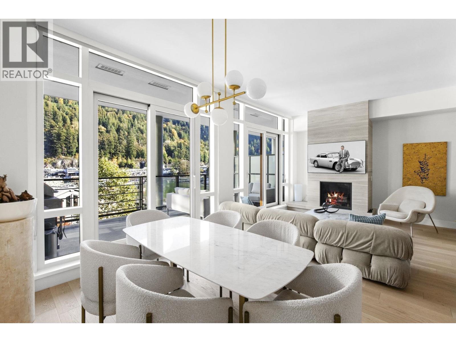 301 6697 NELSON AVENUE, West Vancouver