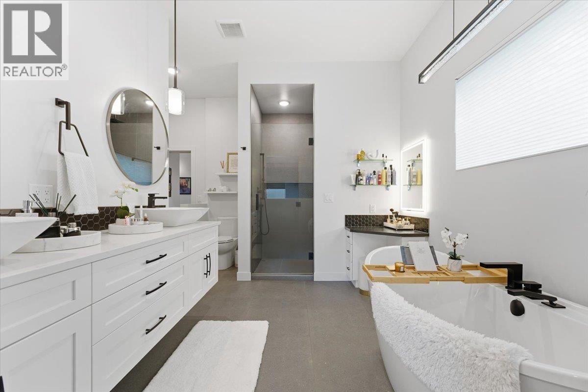 3410 Lakeshore Road NE, Salmon Arm