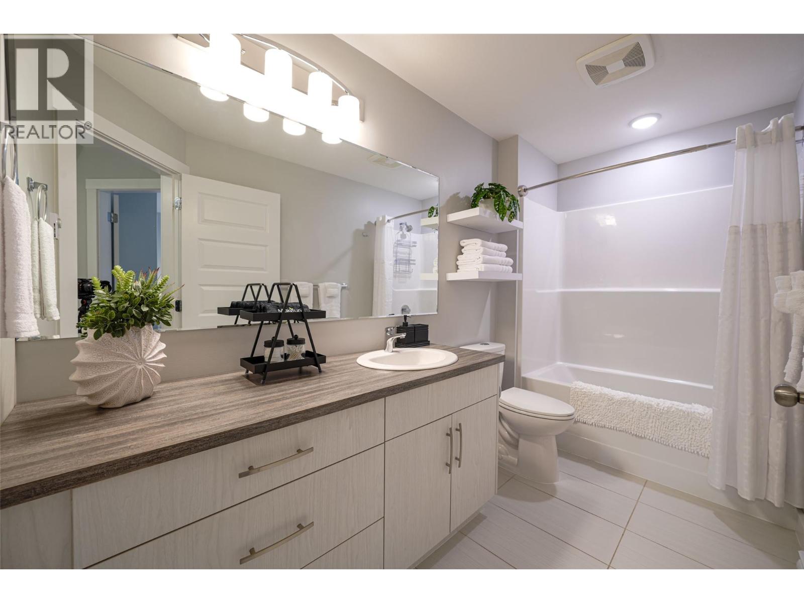 3410 Lakeshore Road NE, Salmon Arm