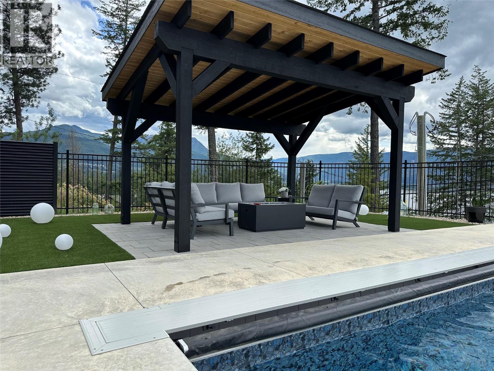 3410 Lakeshore Road NE, Salmon Arm