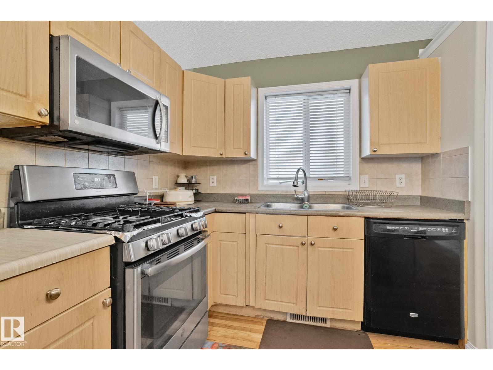 
          613 83 Street SW
            <br/>
            <span>Edmonton</span>
            , 
            <span>AB</span>
             <span>T6X1L6</span>
         - Photo 13