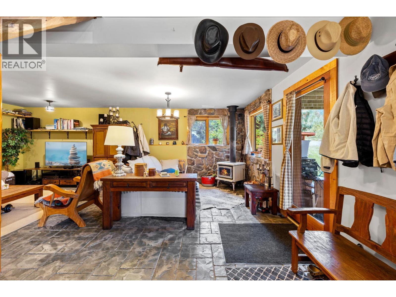 14296 MAIA Lane, Gray Creek