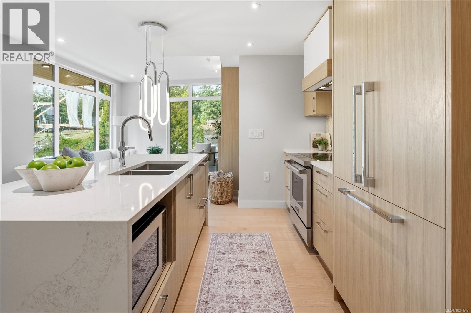 306 5229 Cordova Bay Road, Saanich