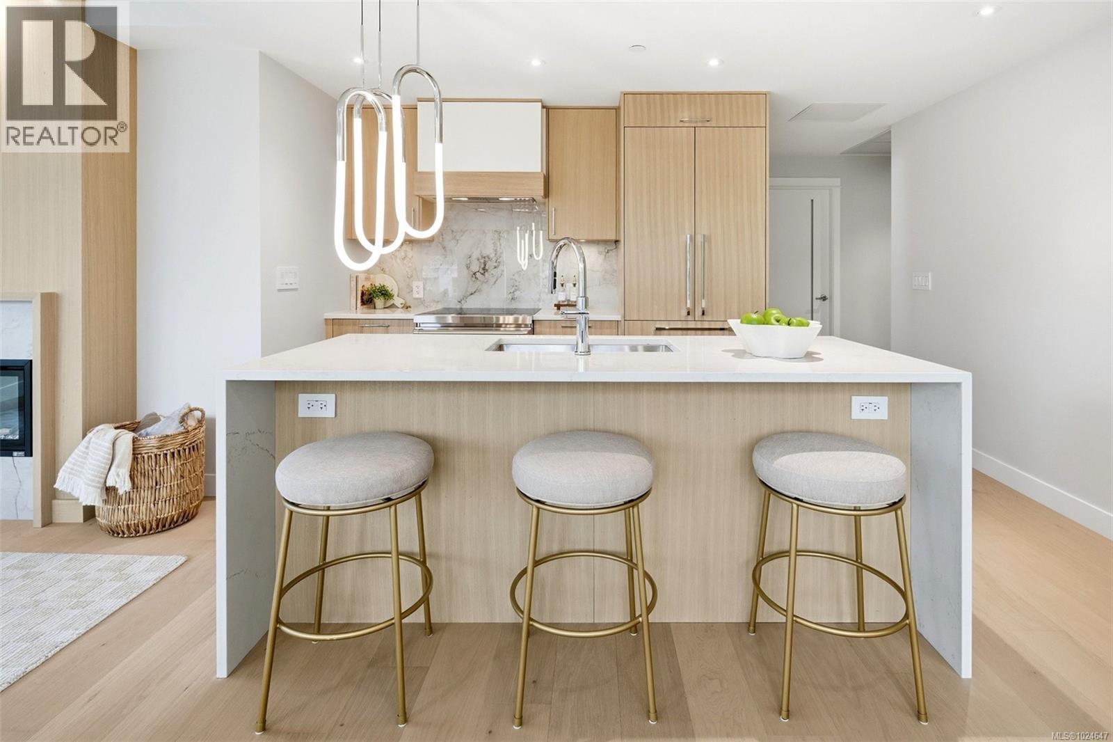 306 5229 Cordova Bay Road, Saanich