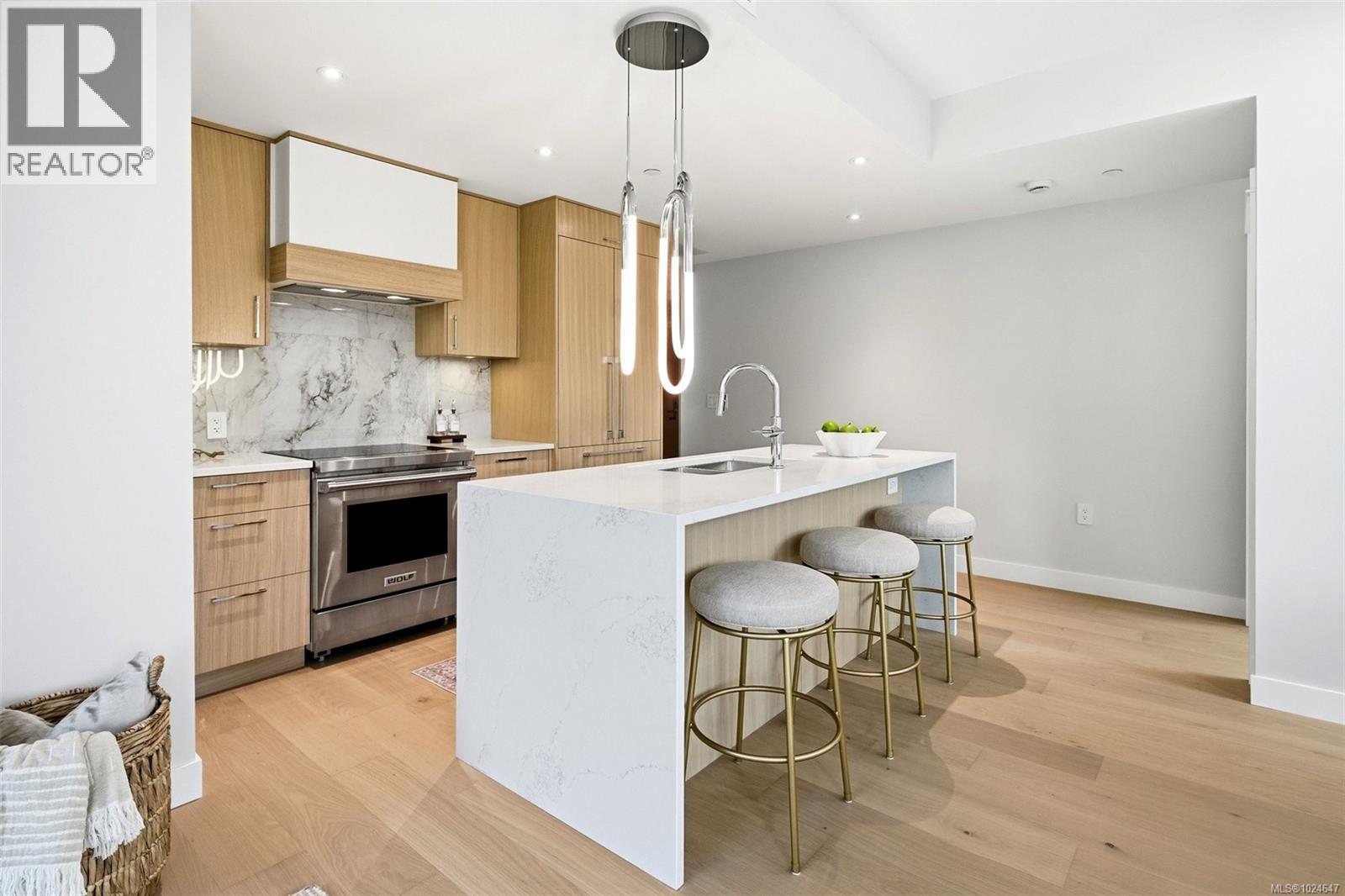 306 5229 Cordova Bay Road, Saanich