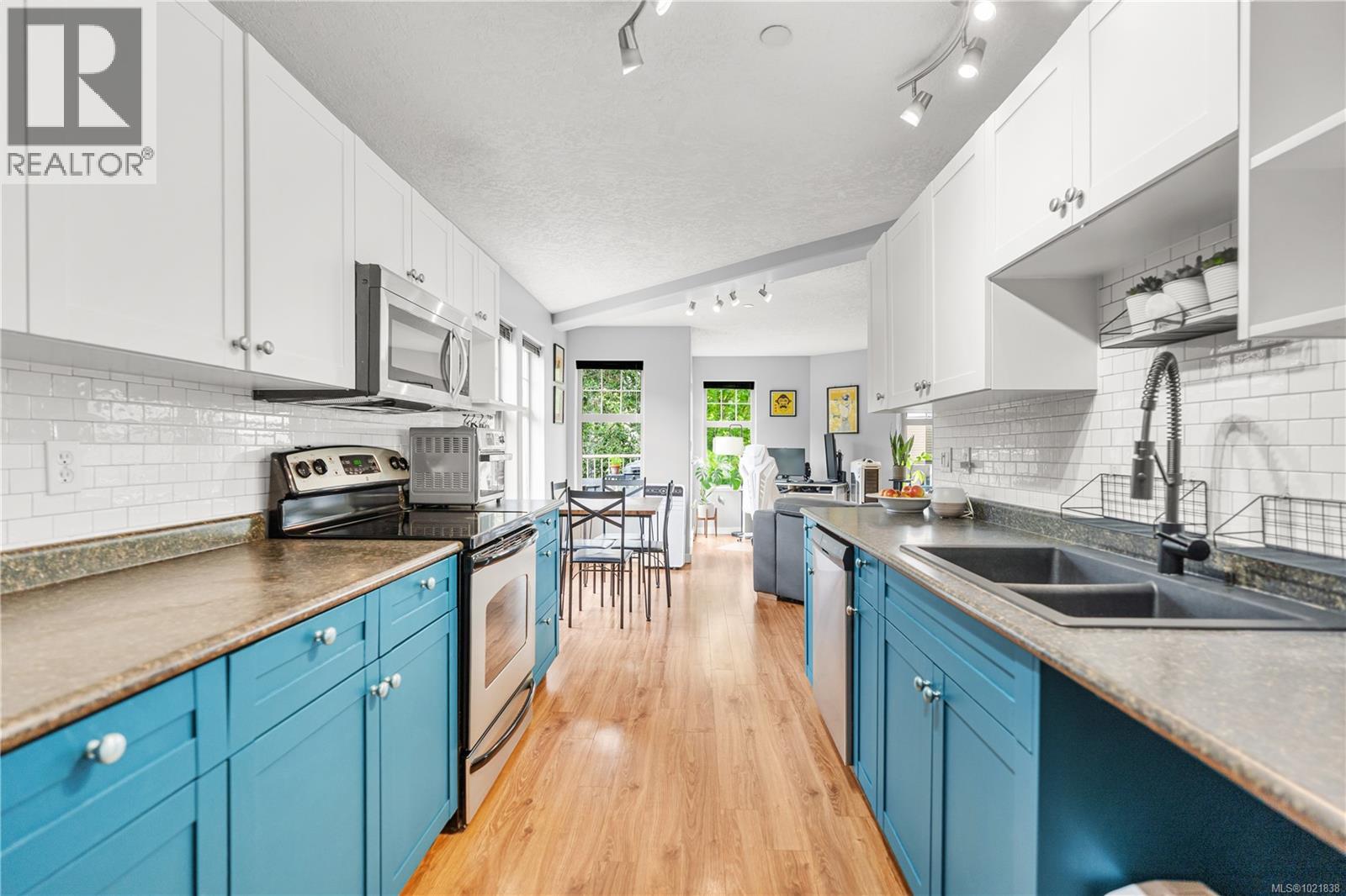 201 908 Brock Avenue, Langford