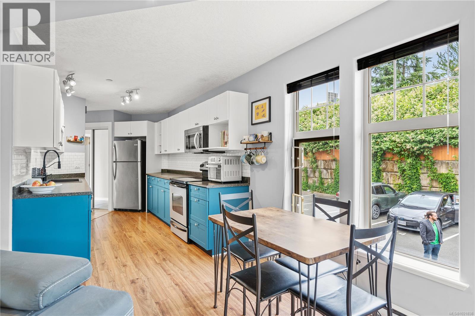 #201 908 Brock Ave - 9