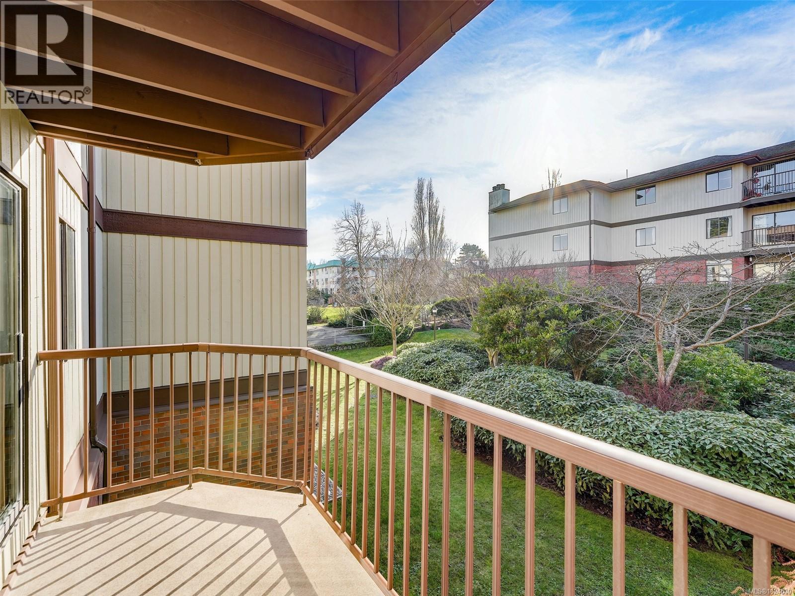 209 1655 Begbie Street, Victoria