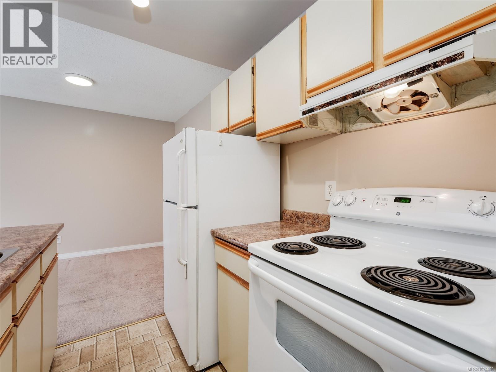 209 1655 Begbie Street, Victoria