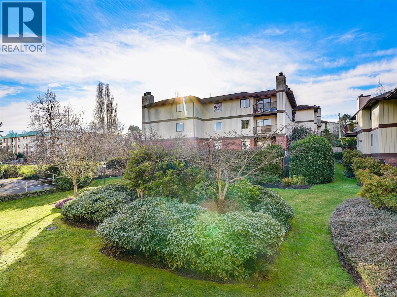 209 1655 Begbie Street, Victoria