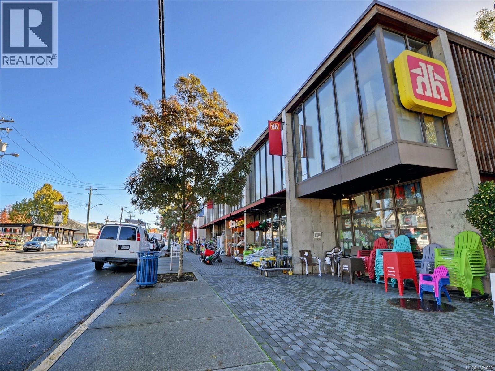 209 1655 Begbie Street, Victoria