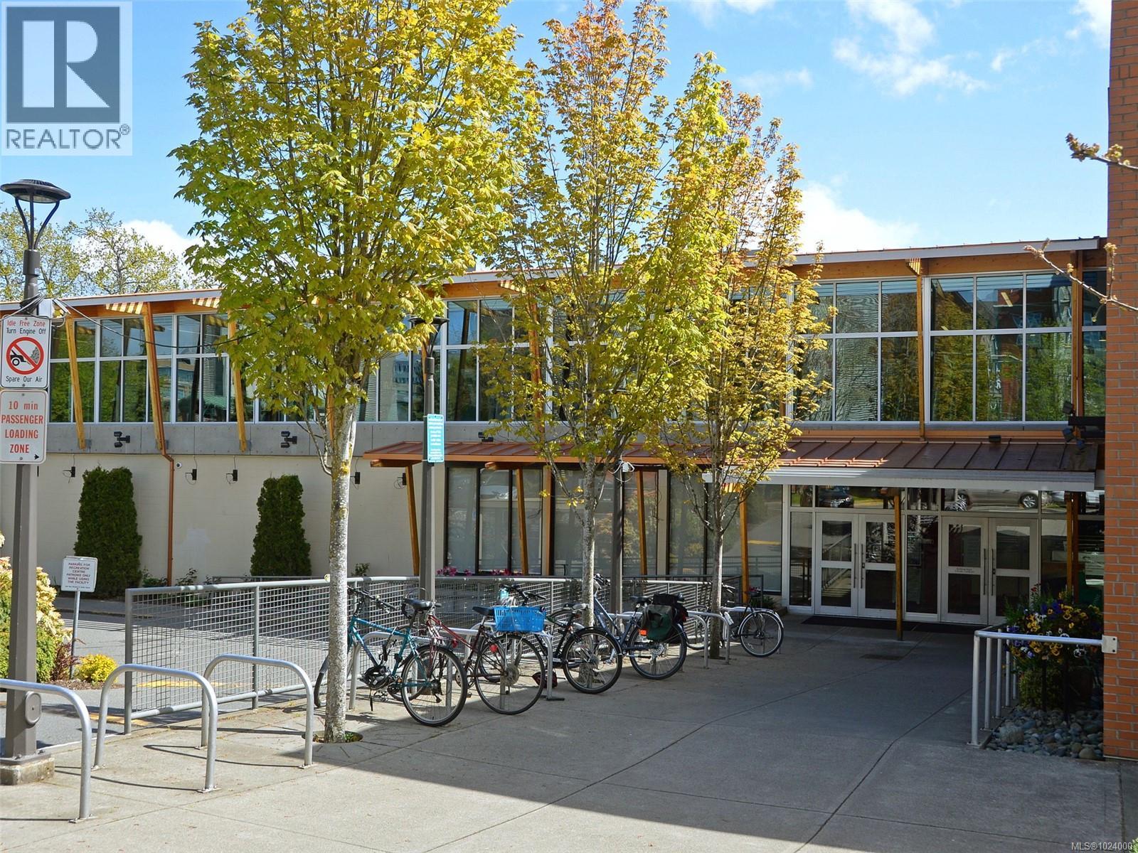 209 1655 Begbie Street, Victoria