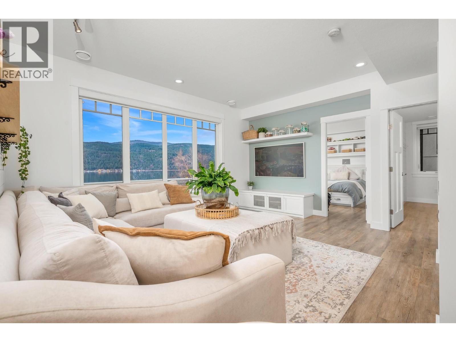 2 70 Kestrel Place, Vernon