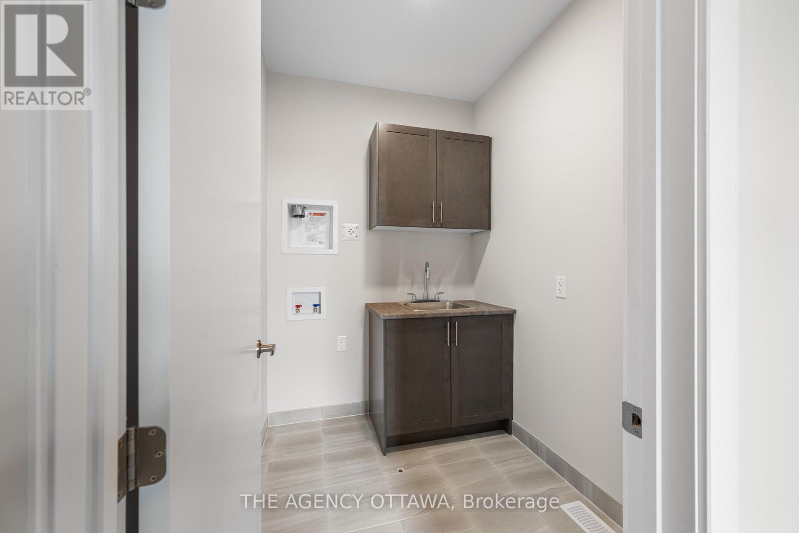 2066 POSTILION STREET, Ottawa, Ontario