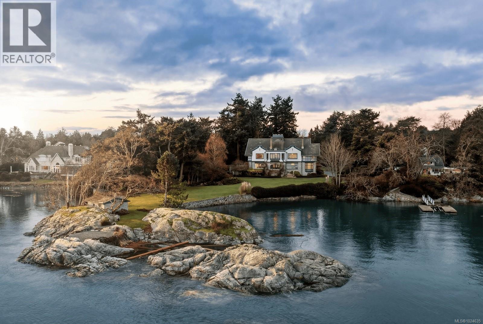 3175 Beach Dr - 1