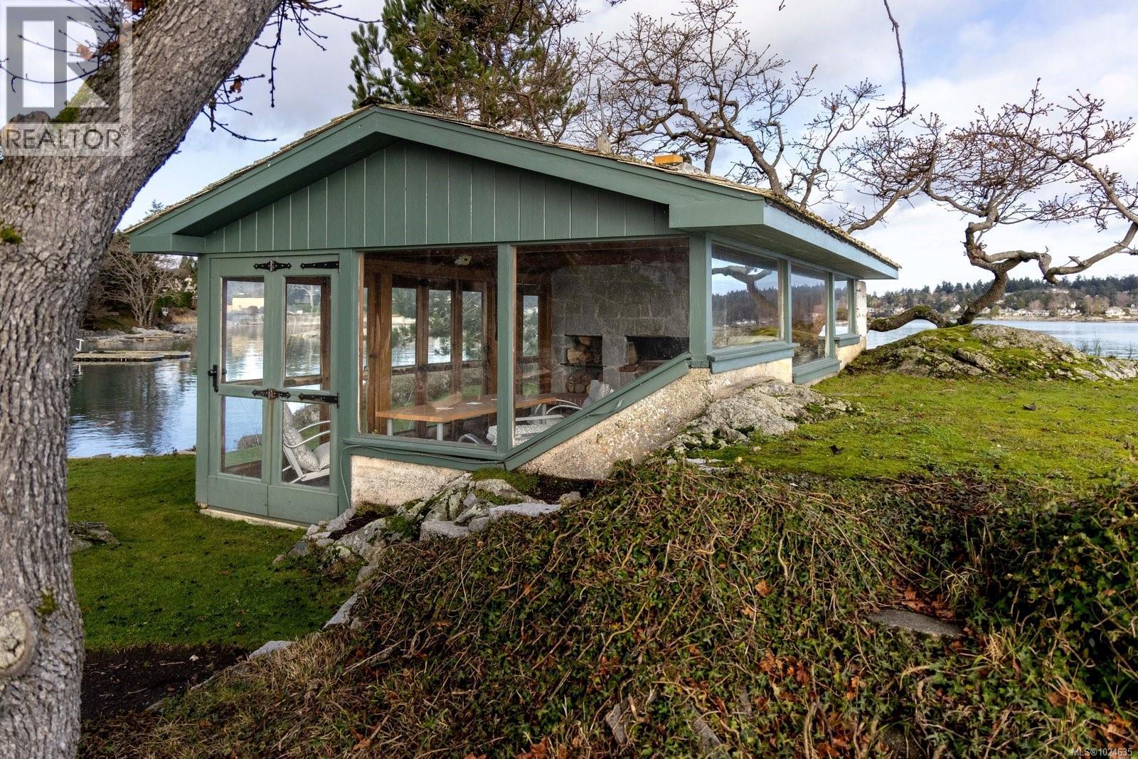 3175 Beach Dr - 89