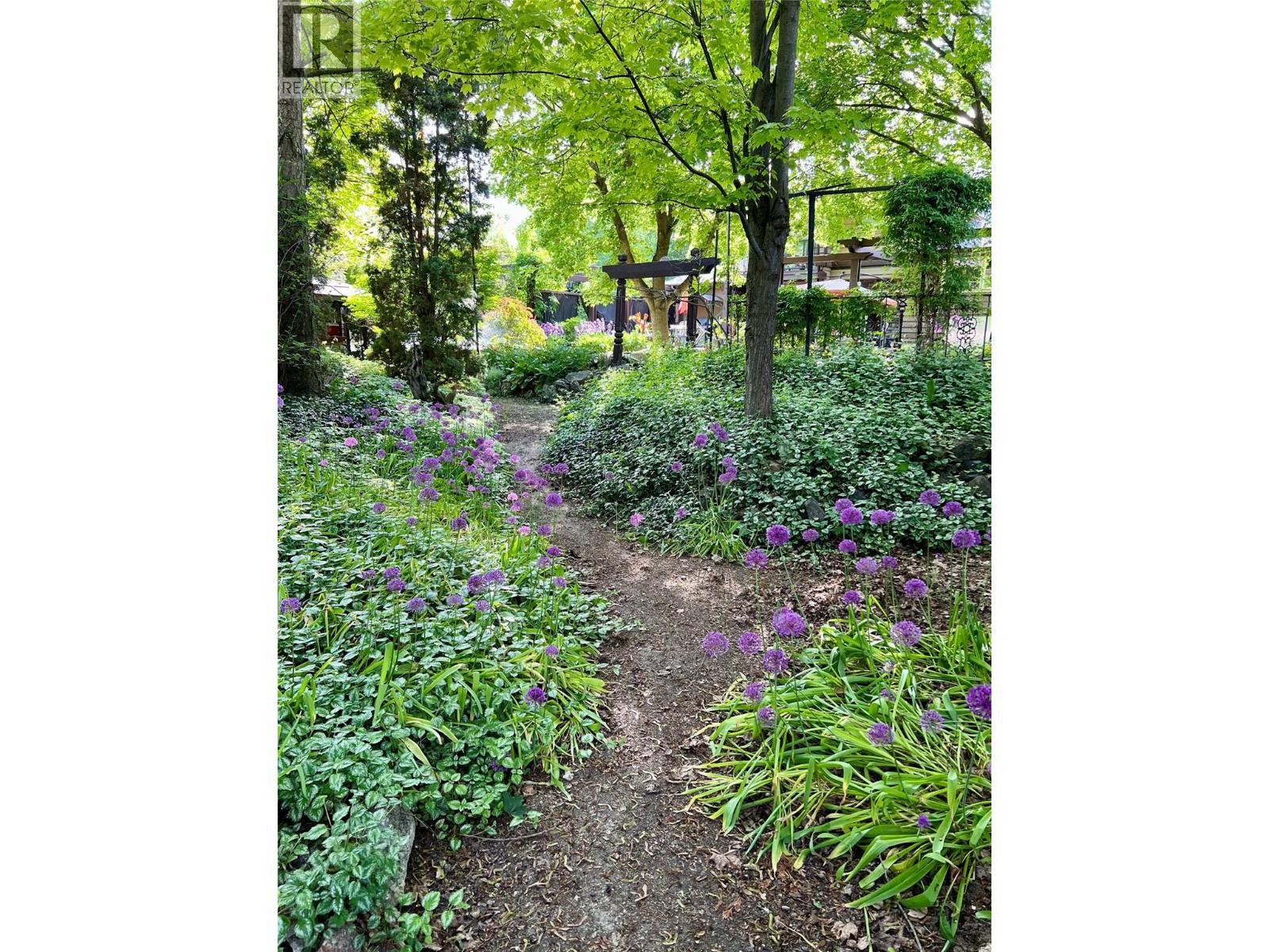  171 Snowsell North Street, Kelowna