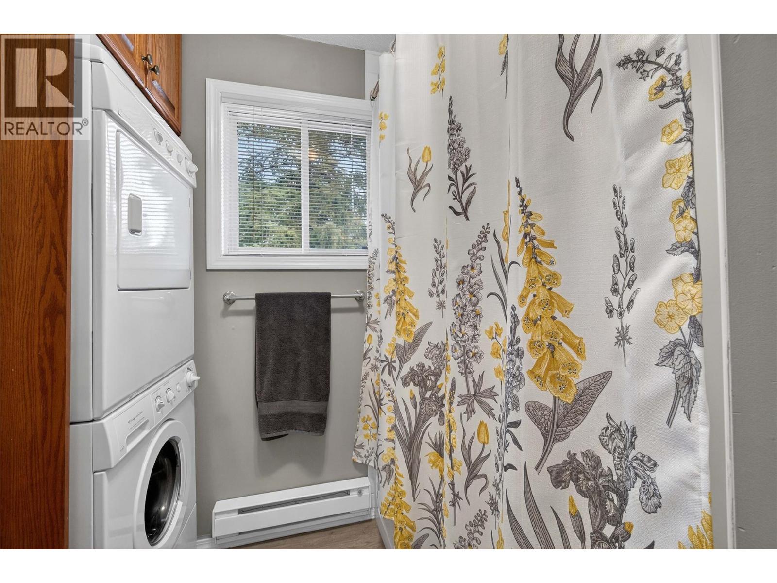  206 Falcon Avenue, Vernon