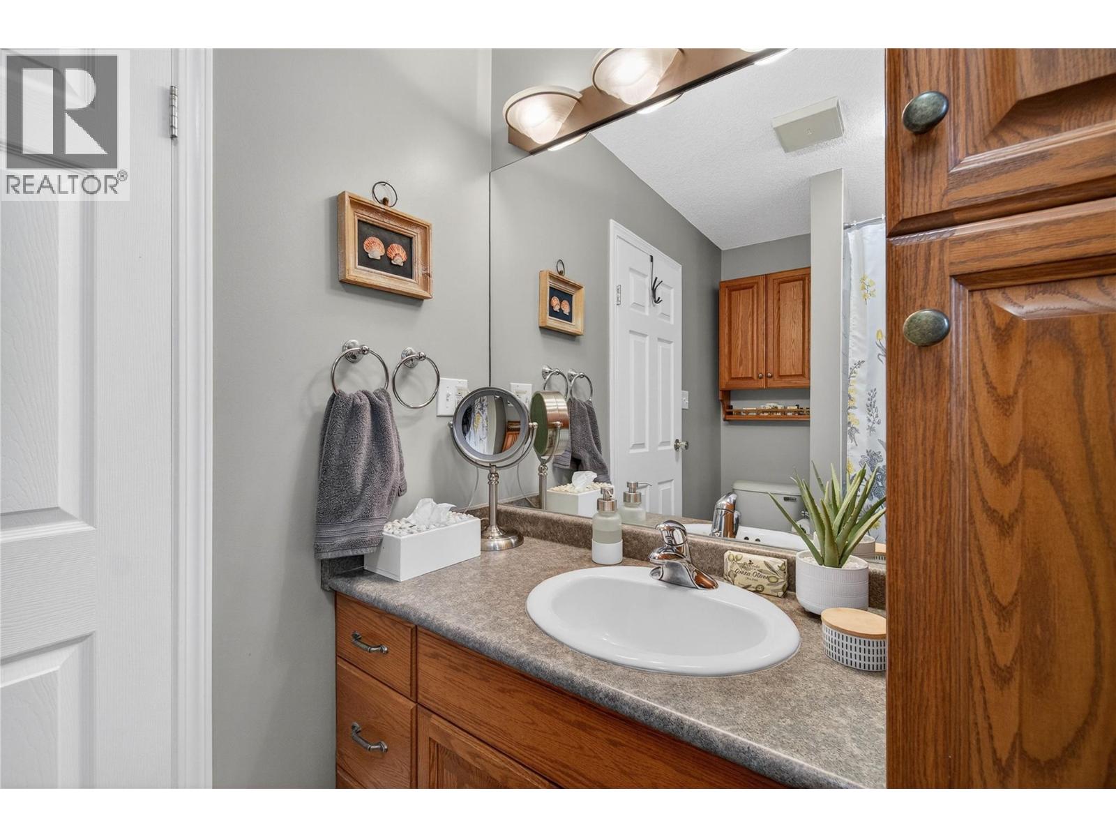  206 Falcon Avenue, Vernon