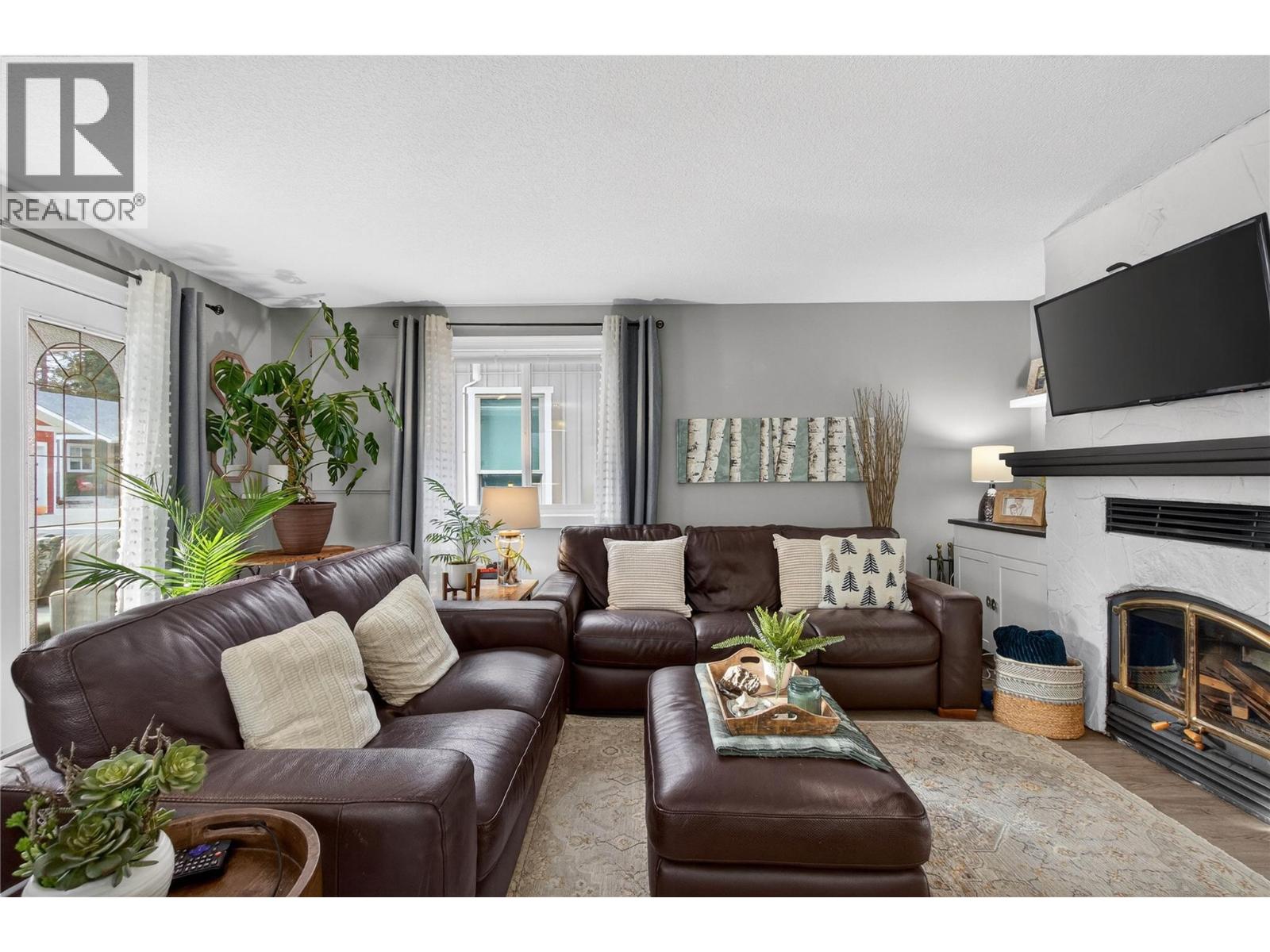  206 Falcon Avenue, Vernon