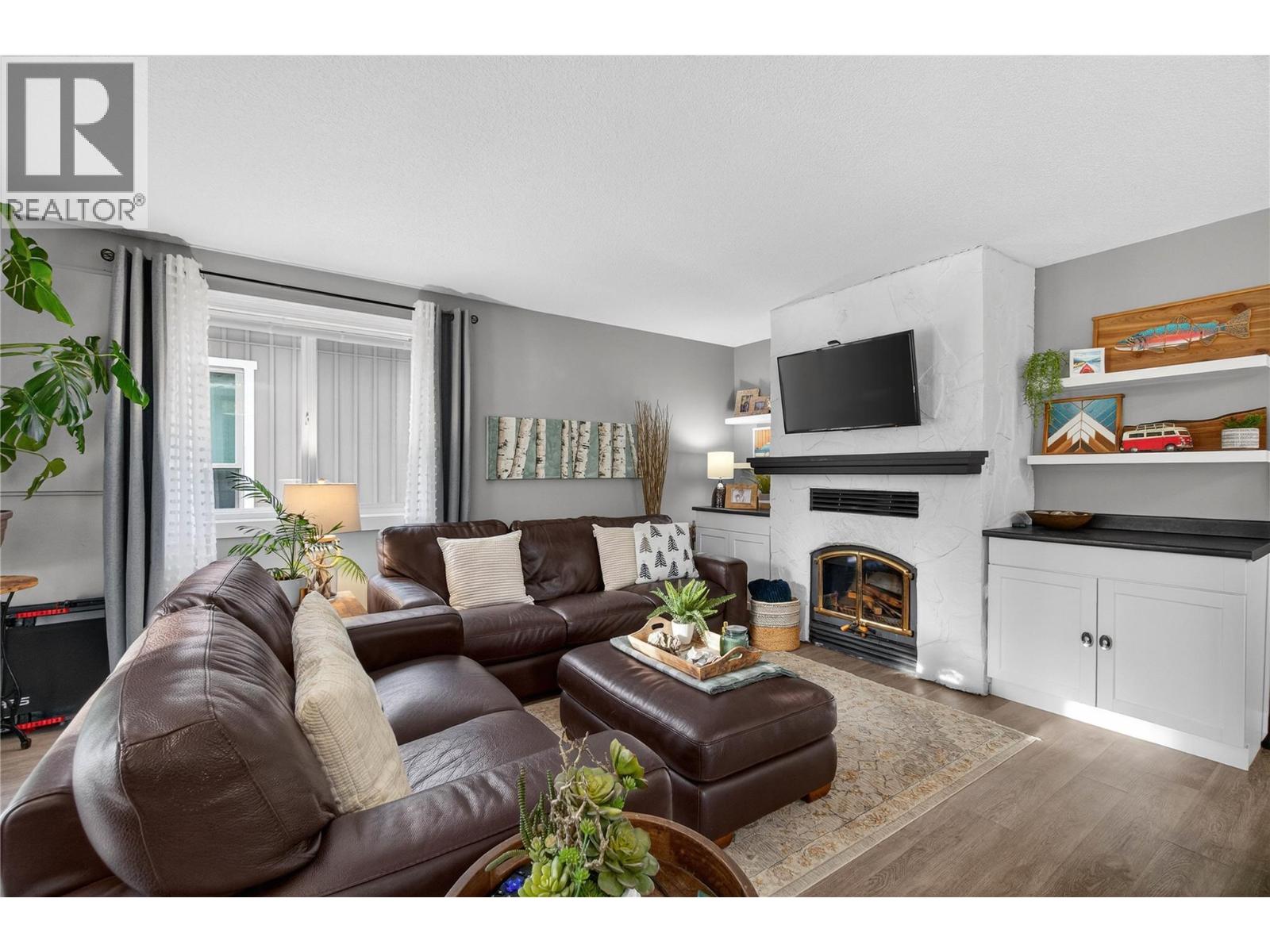  206 Falcon Avenue, Vernon