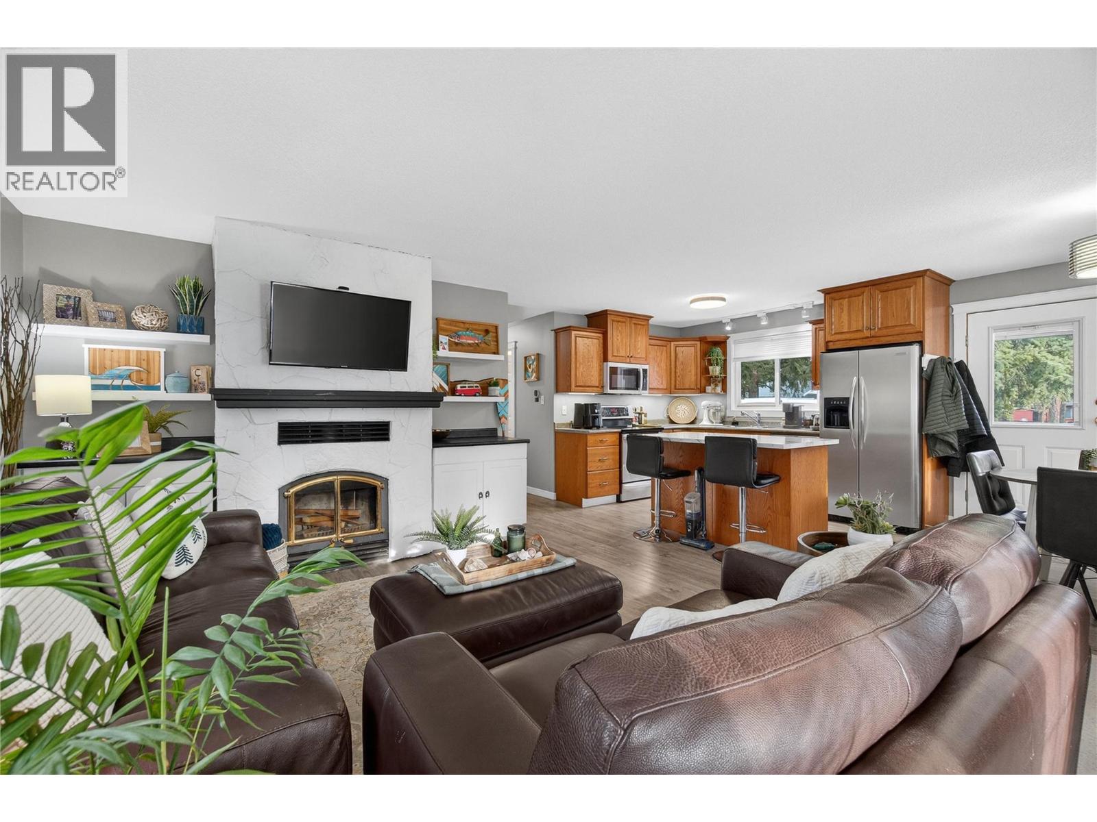  206 Falcon Avenue, Vernon