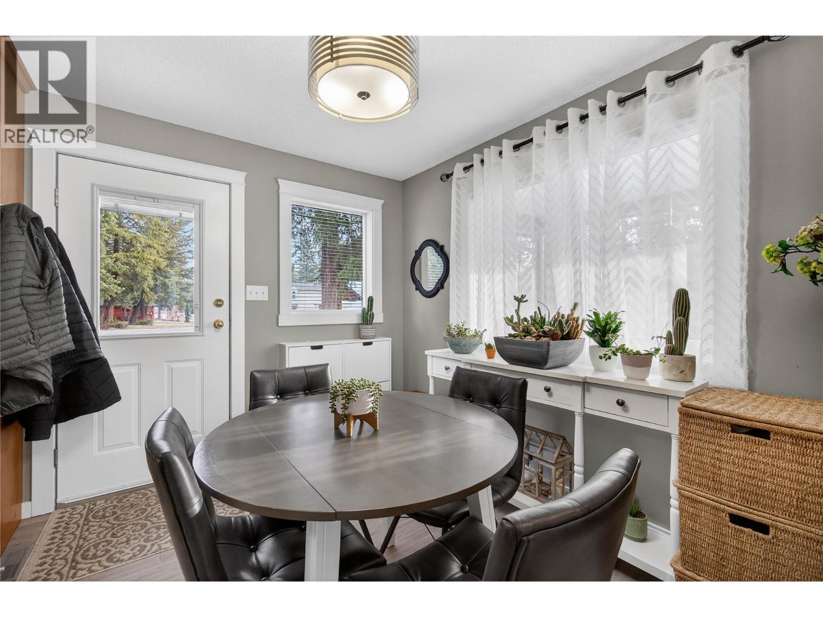  206 Falcon Avenue, Vernon