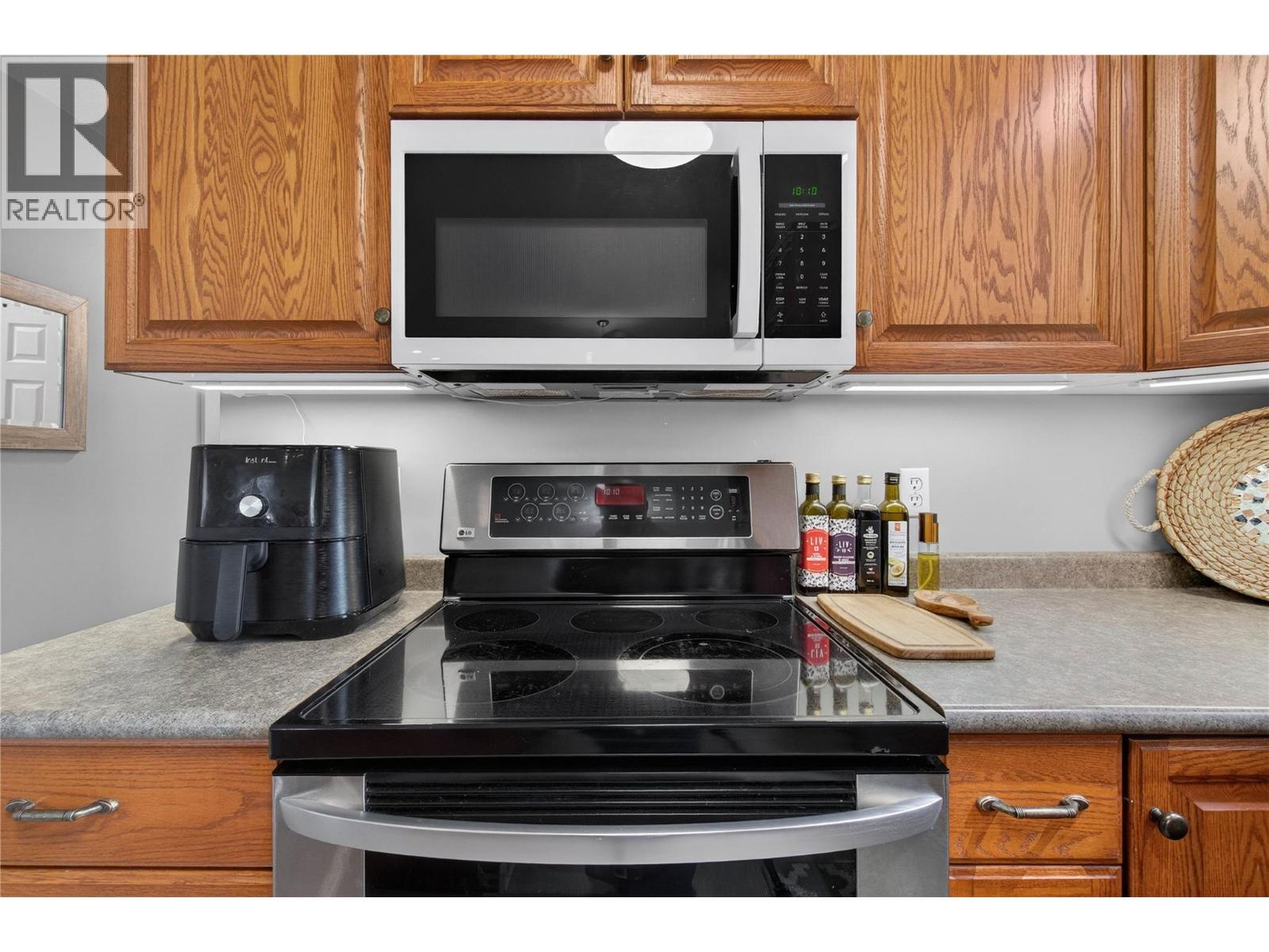  206 Falcon Avenue, Vernon