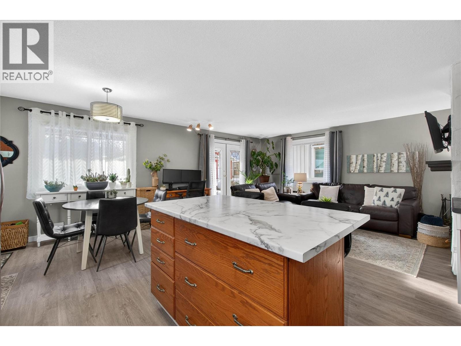  206 Falcon Avenue, Vernon