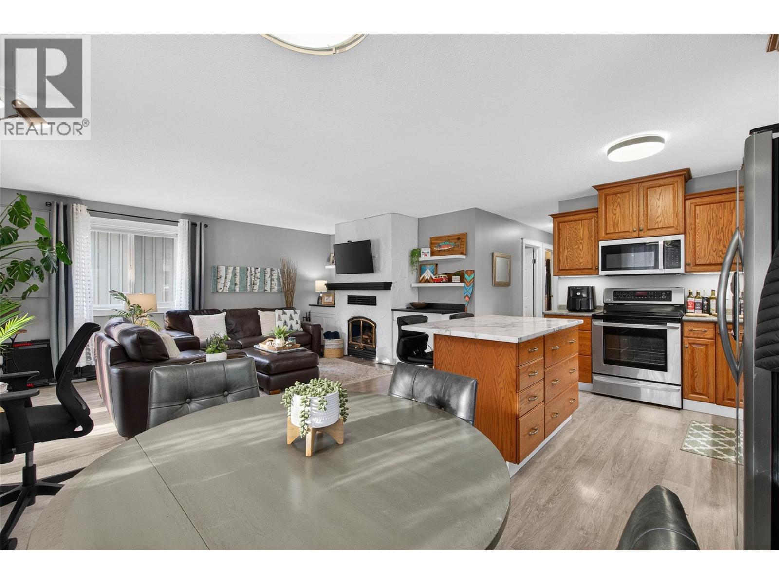  206 Falcon Avenue, Vernon