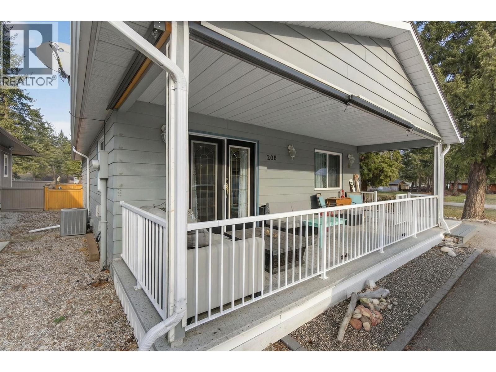  206 Falcon Avenue, Vernon