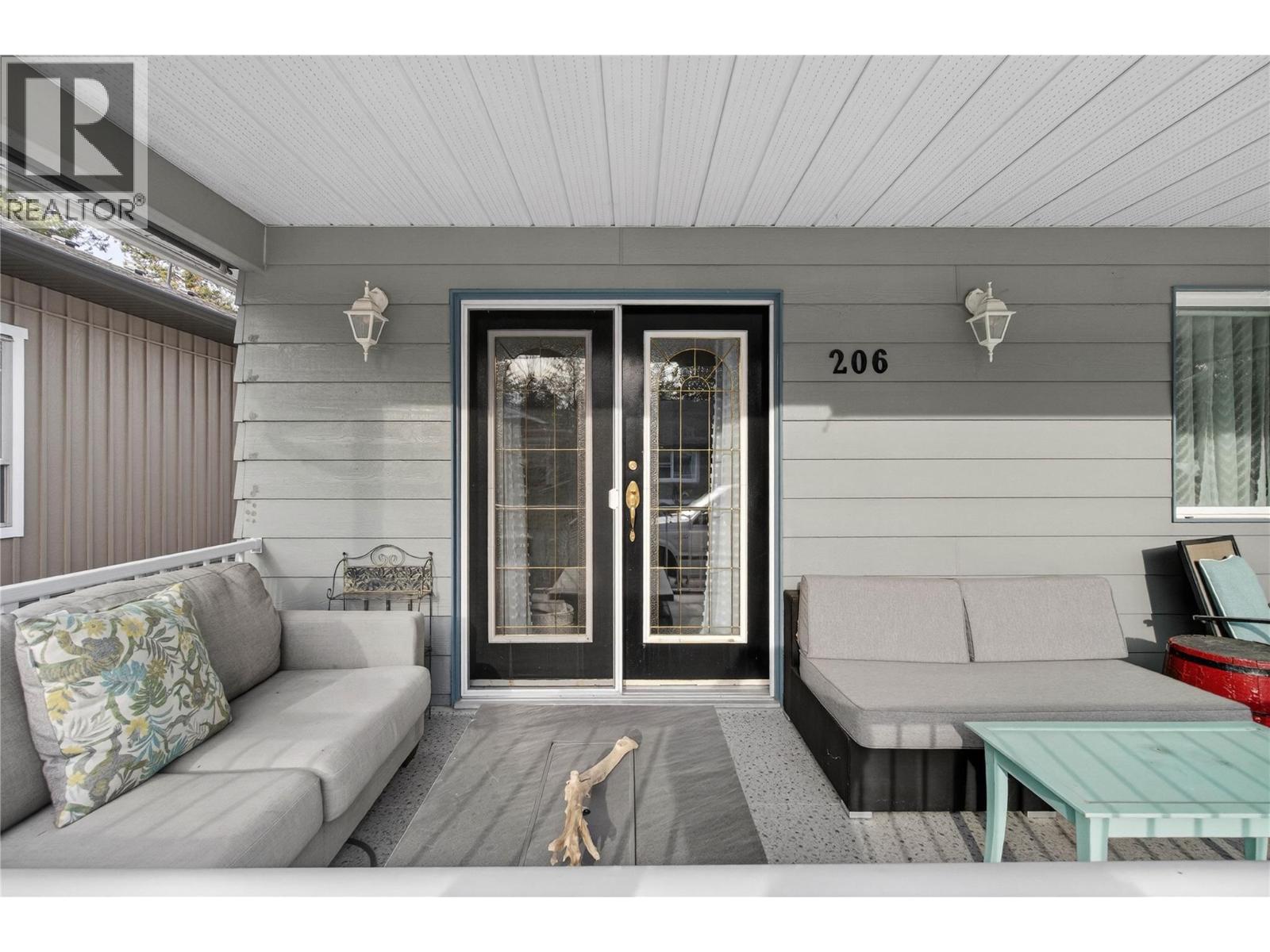  206 Falcon Avenue, Vernon