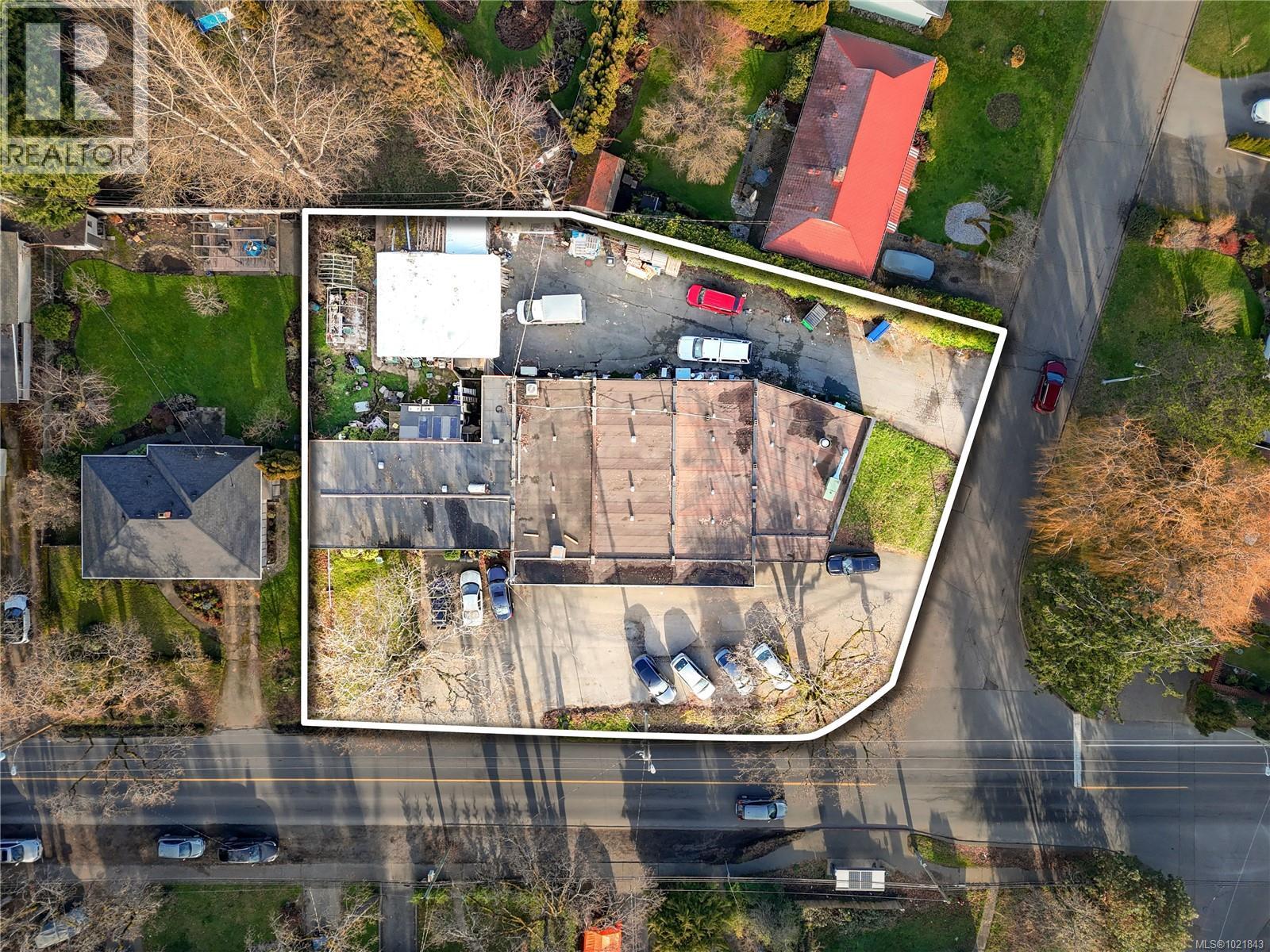  660 Burnside Road West, Saanich