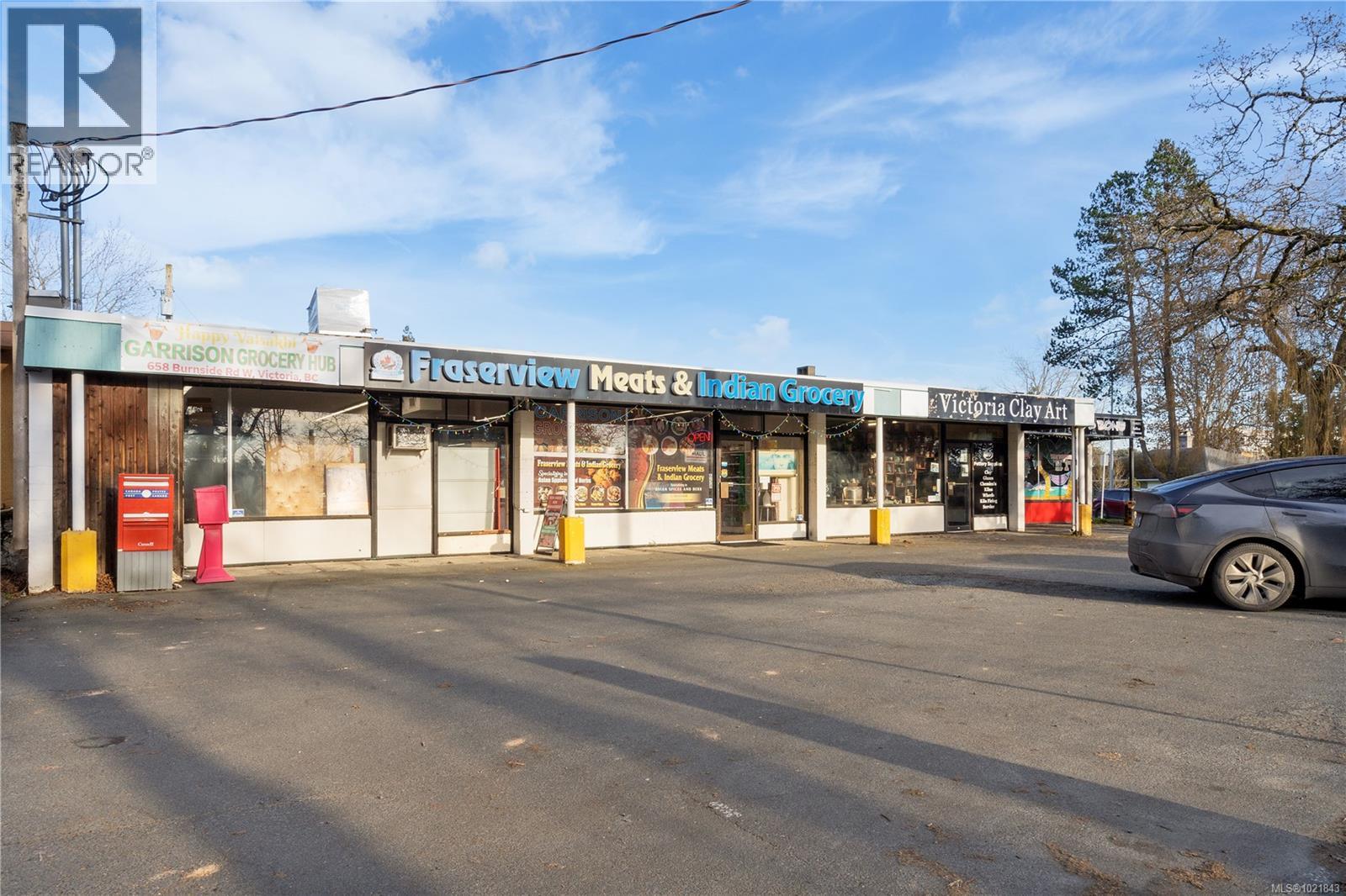  660 Burnside Road West, Saanich