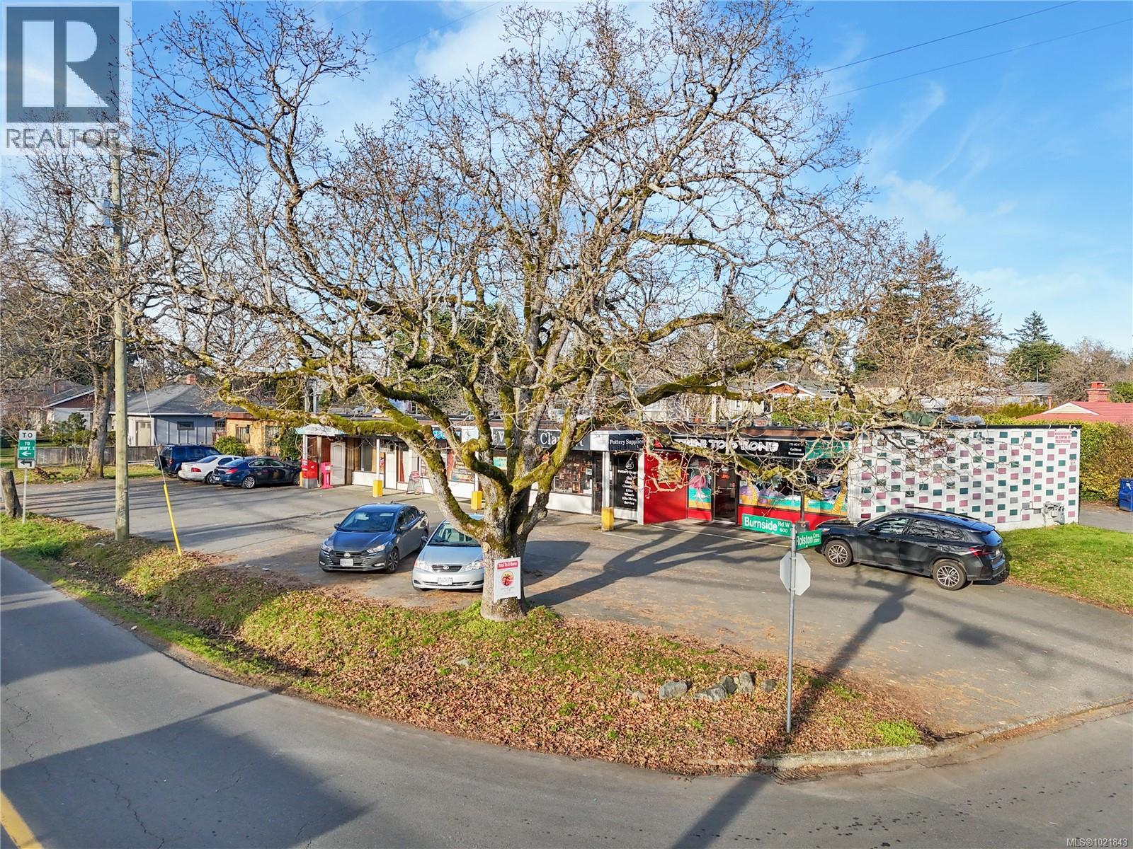  660 Burnside Road West, Saanich