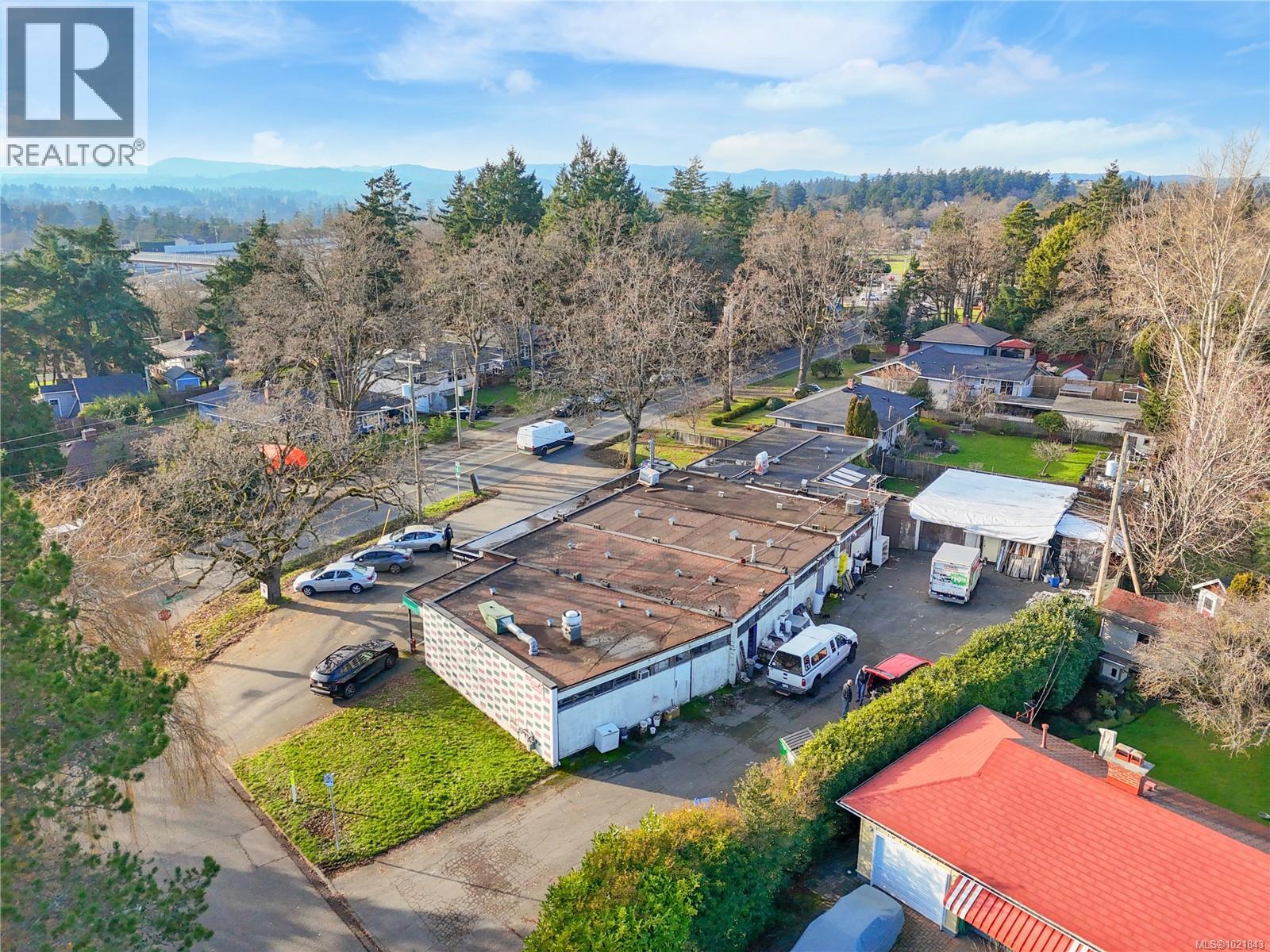  660 Burnside Road West, Saanich