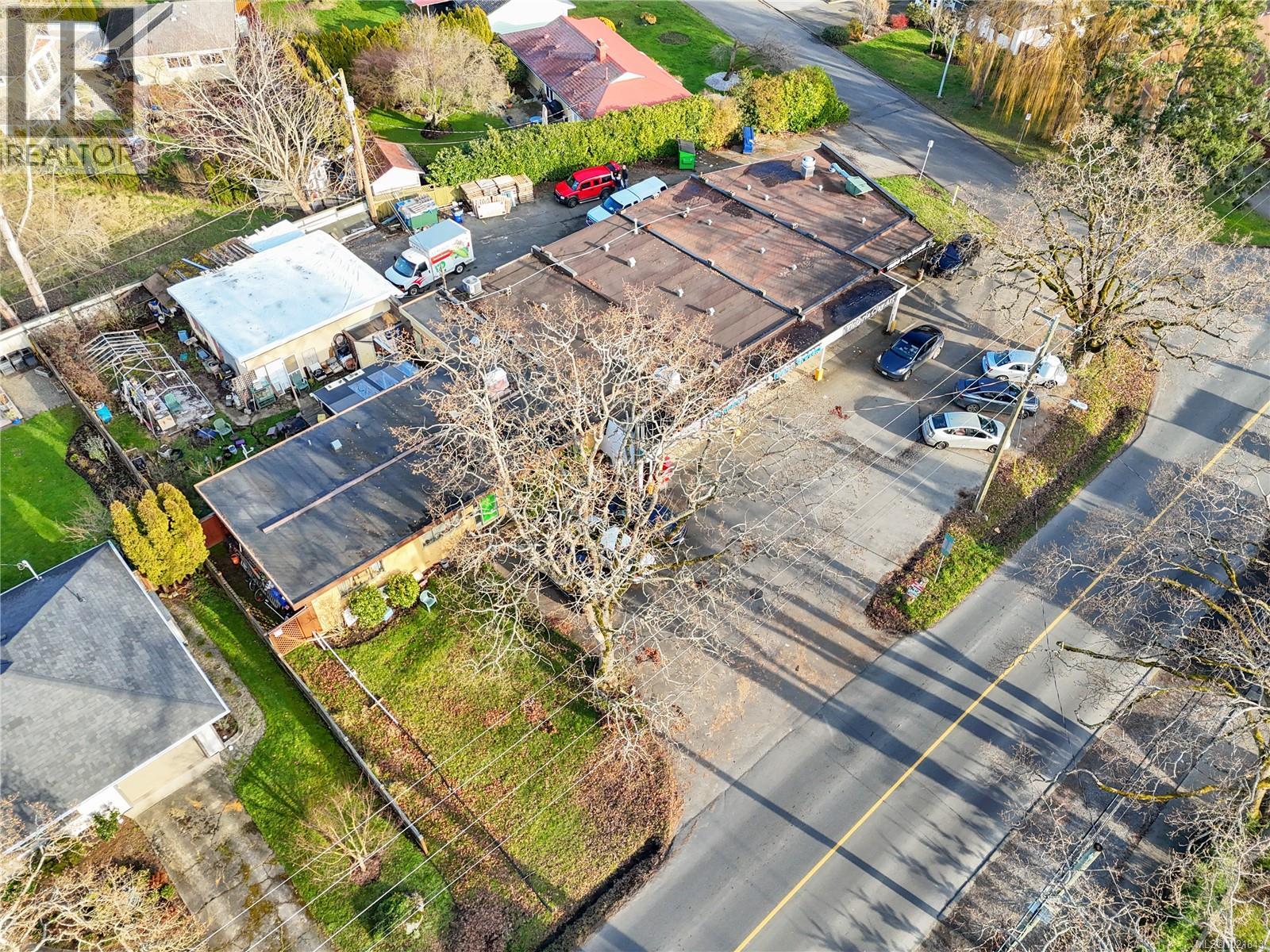  660 Burnside Road West, Saanich
