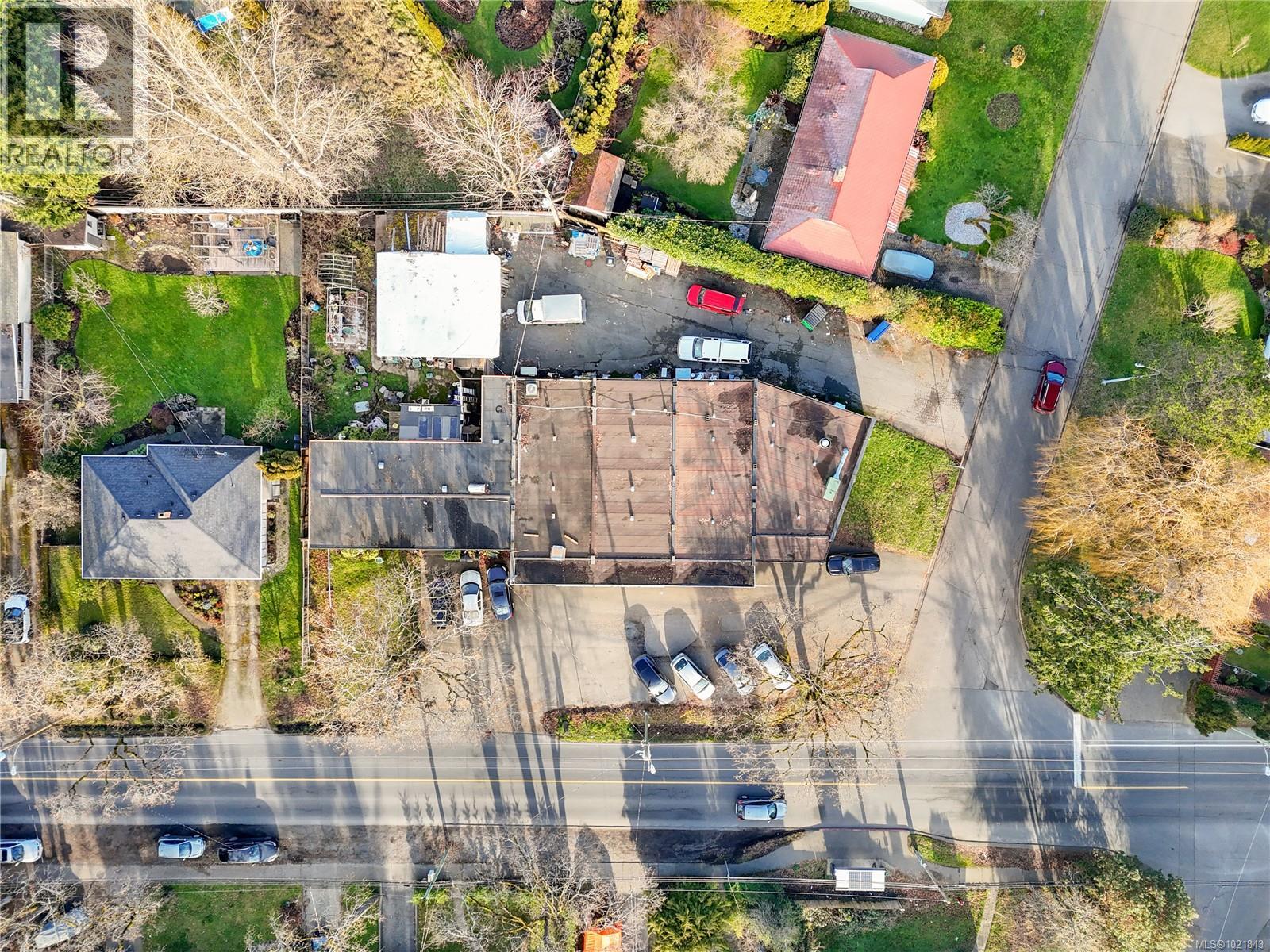  660 Burnside Road West, Saanich