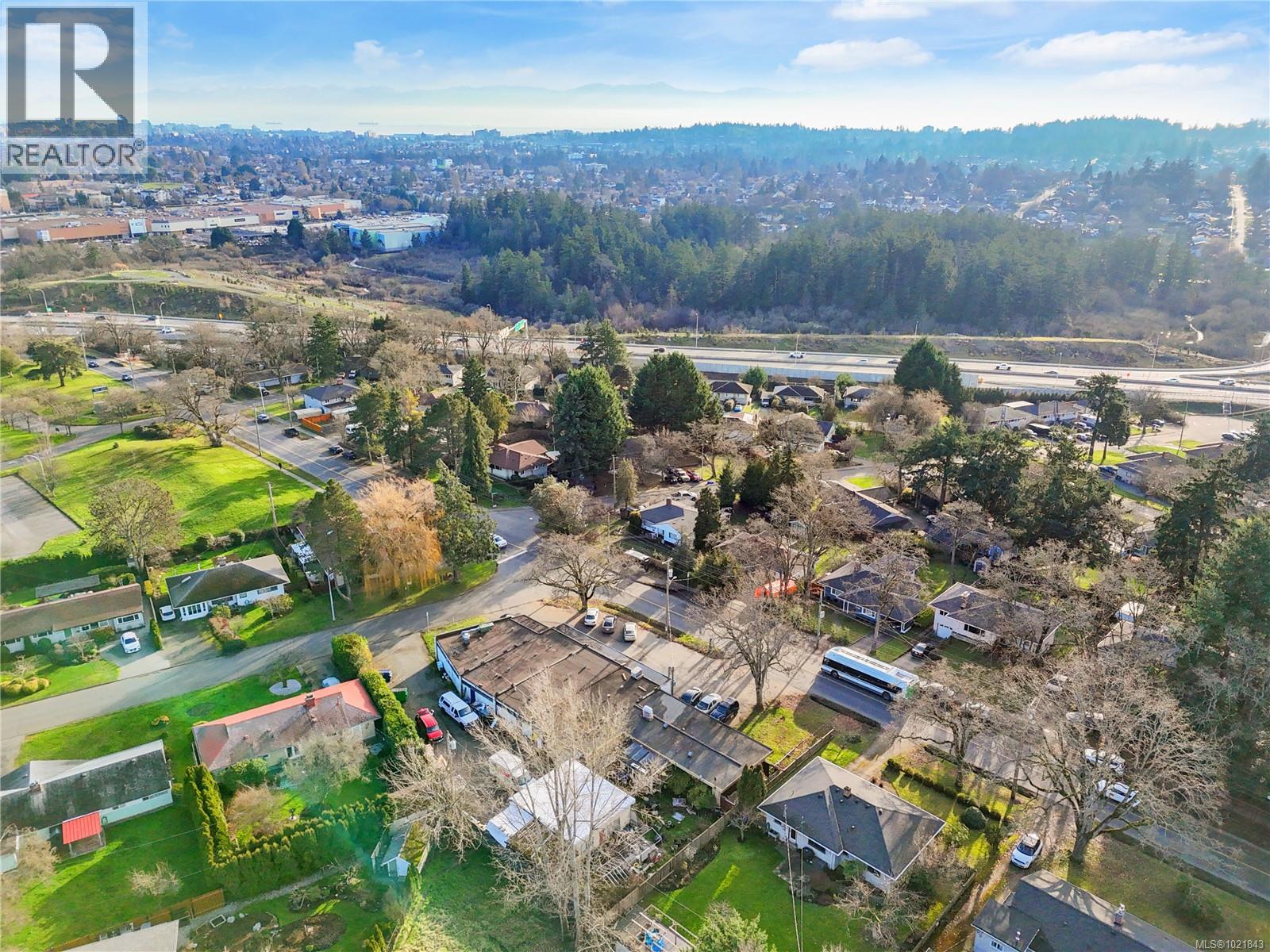  660 Burnside Road West, Saanich