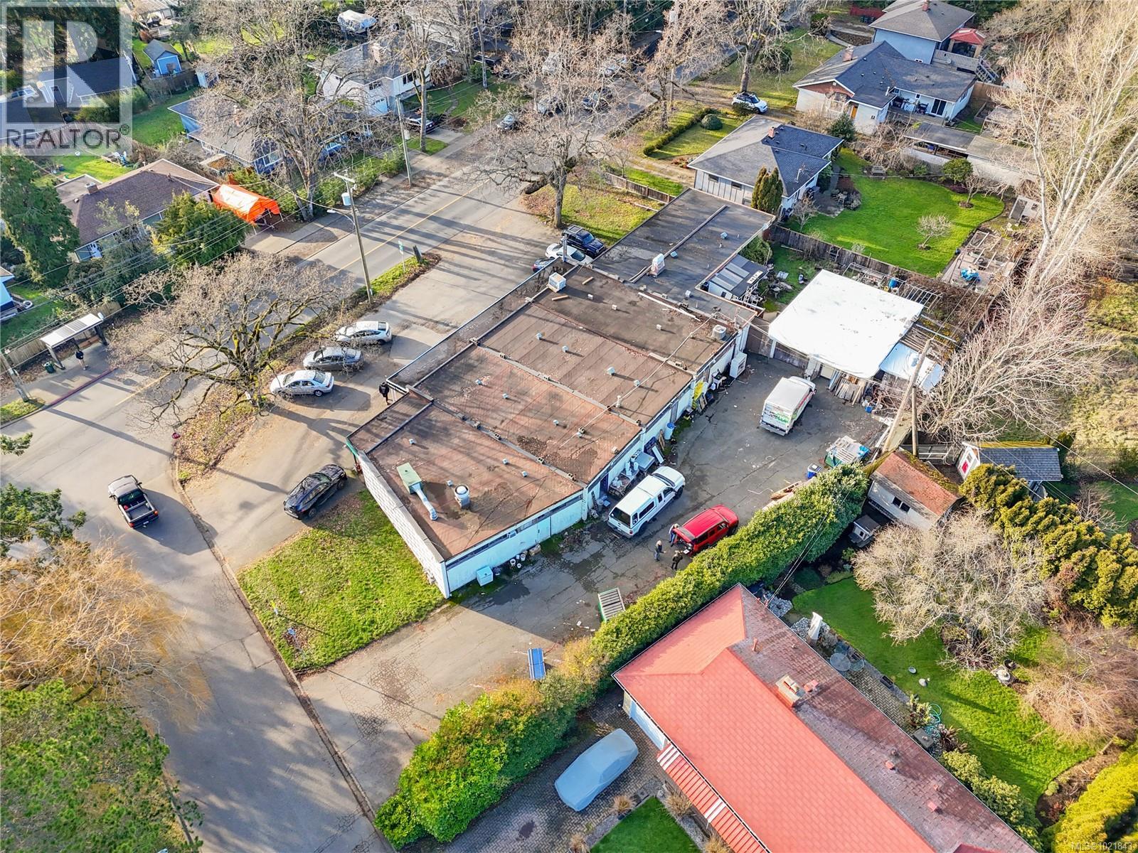  660 Burnside Road West, Saanich