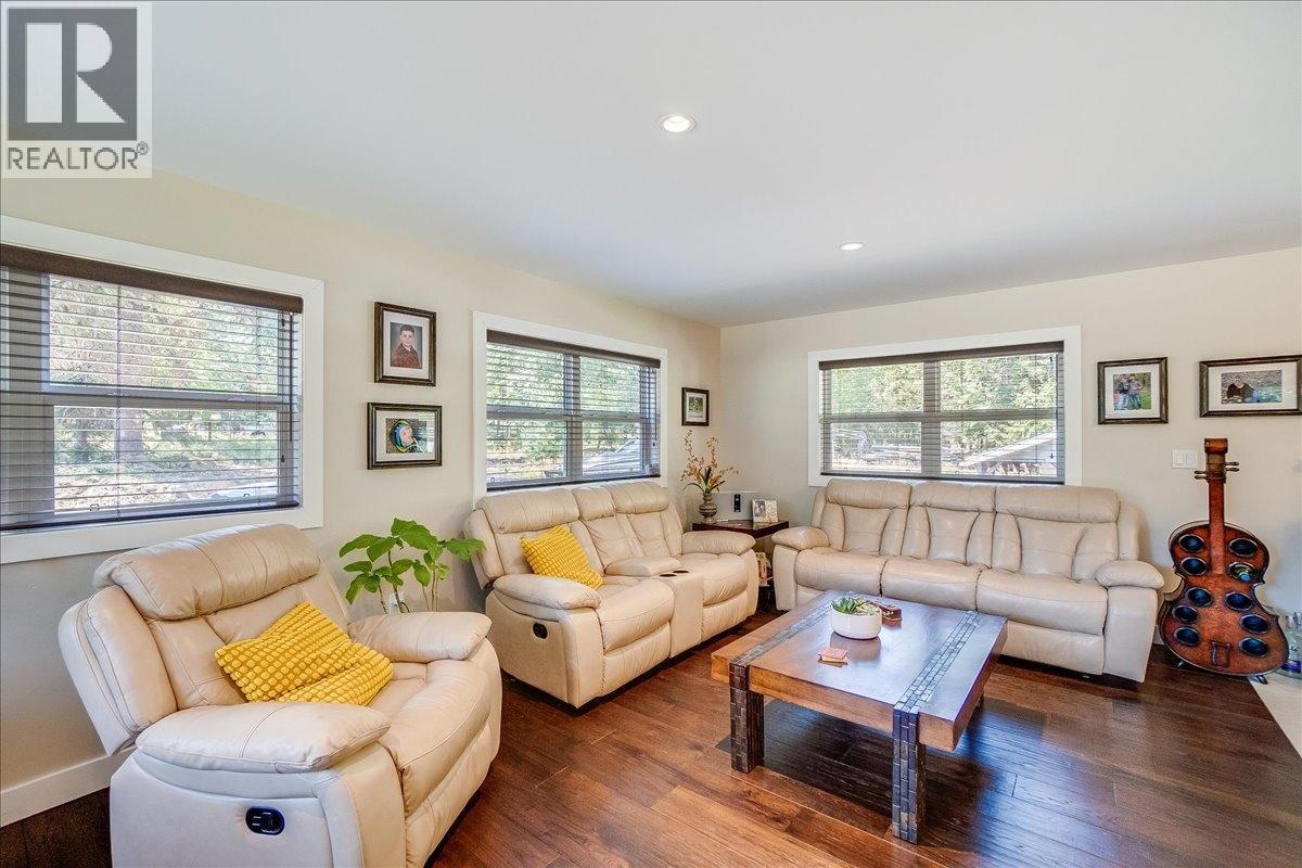 6010 Harrop-Procter Road, Nelson