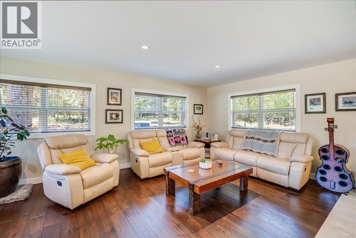 6010 Harrop-Procter Road, Nelson