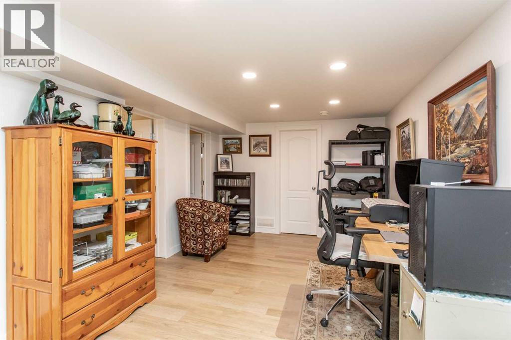 5031 57 Street, Lacombe