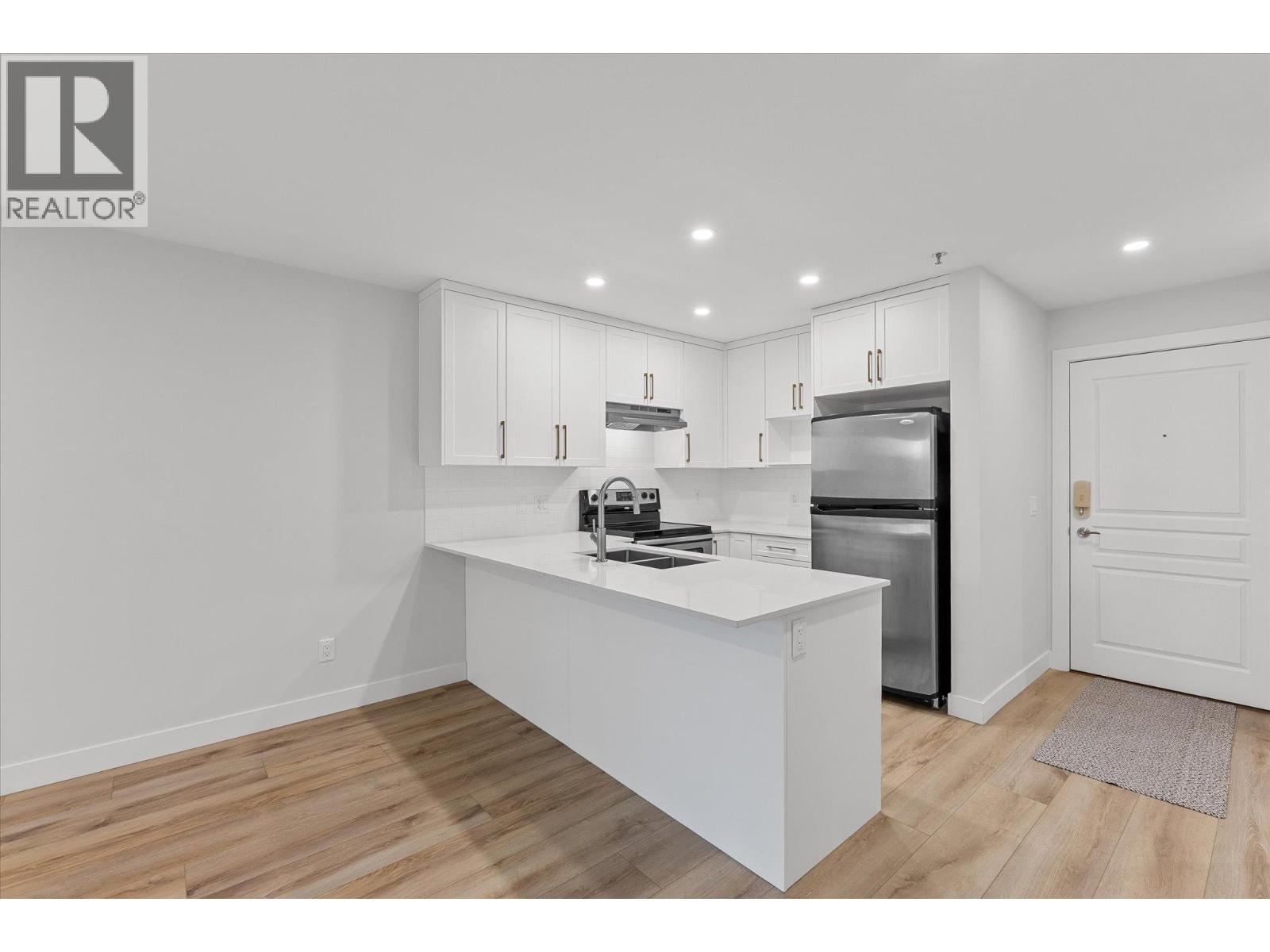 333 1099 Sunset Drive, Kelowna