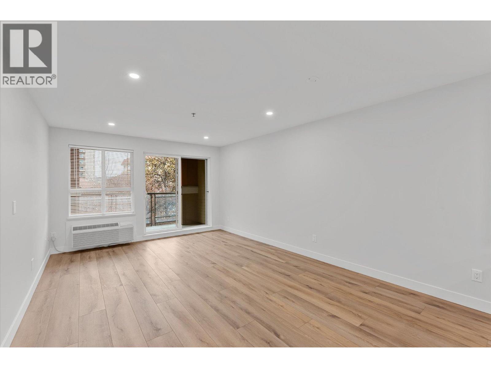 333 1099 Sunset Drive, Kelowna