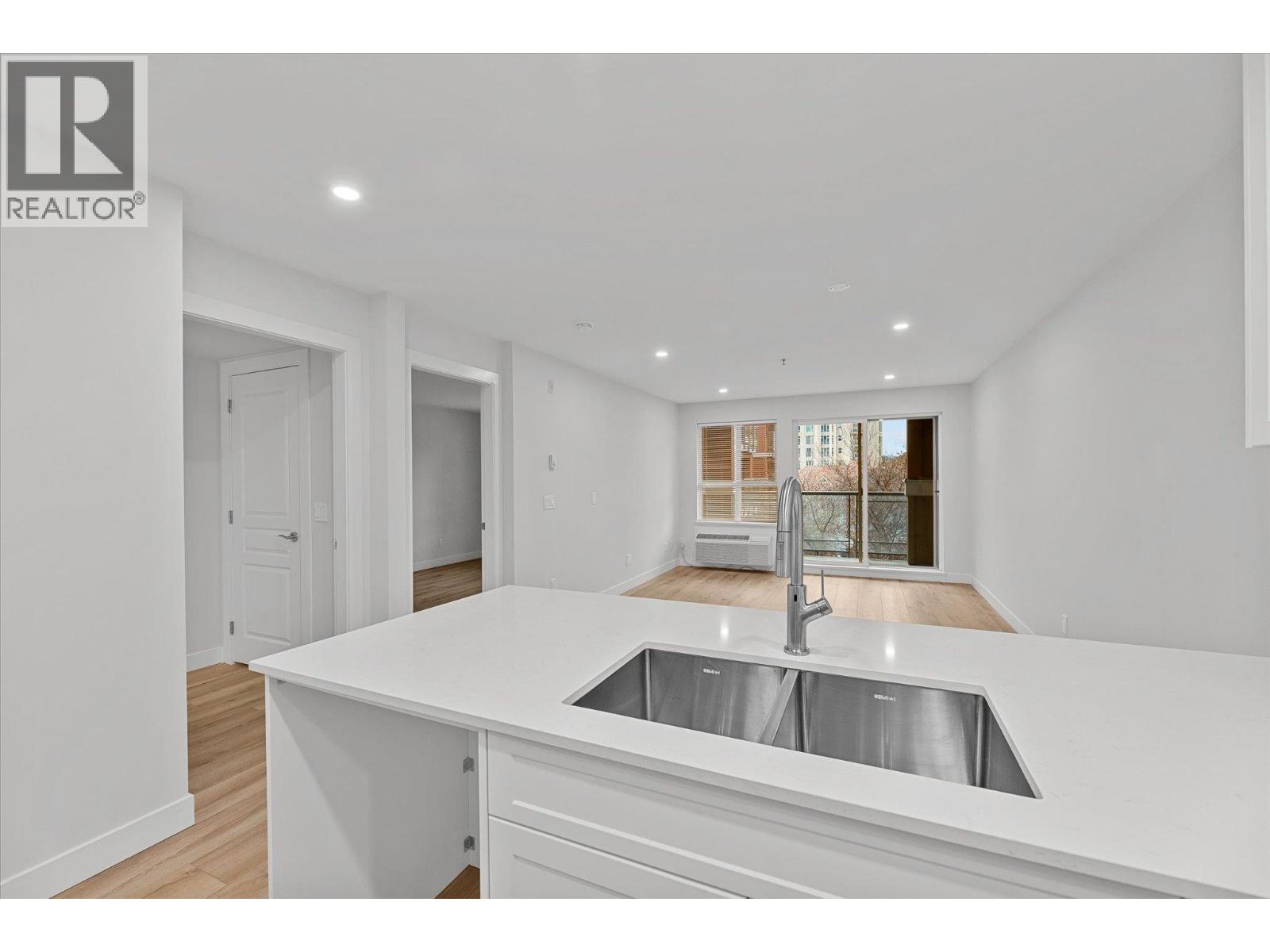 333 1099 Sunset Drive, Kelowna